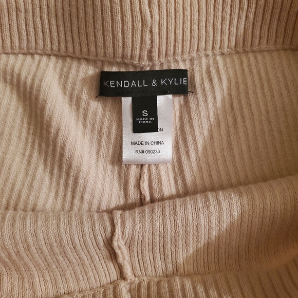 Kendall & Kylie Cream Sweater Shorts - Picture 3 of 4